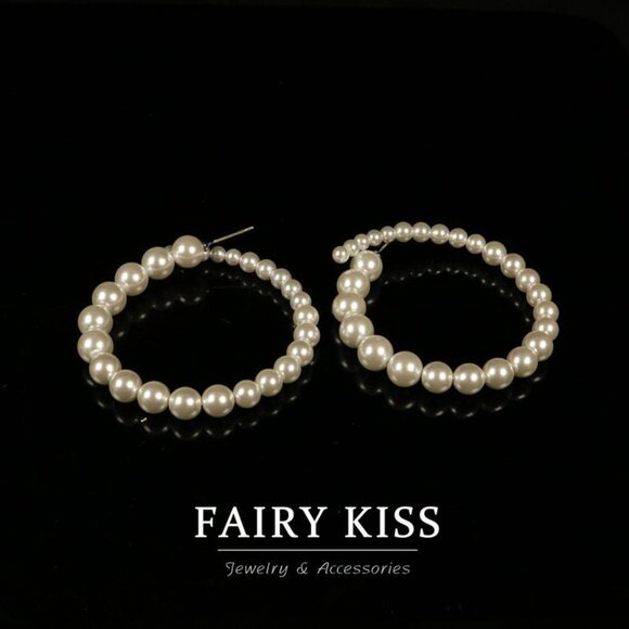 Vintage Glam Graduated Pearl Cluster Hoops - Picture 3 of 3